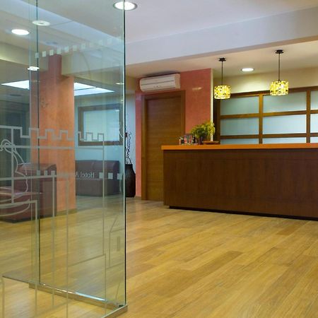 Hotel Avenida Requena Exteriör bild