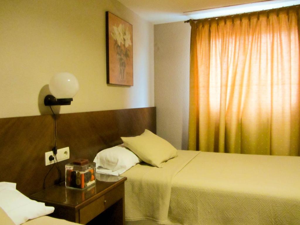 Hotel Avenida Requena Rum bild