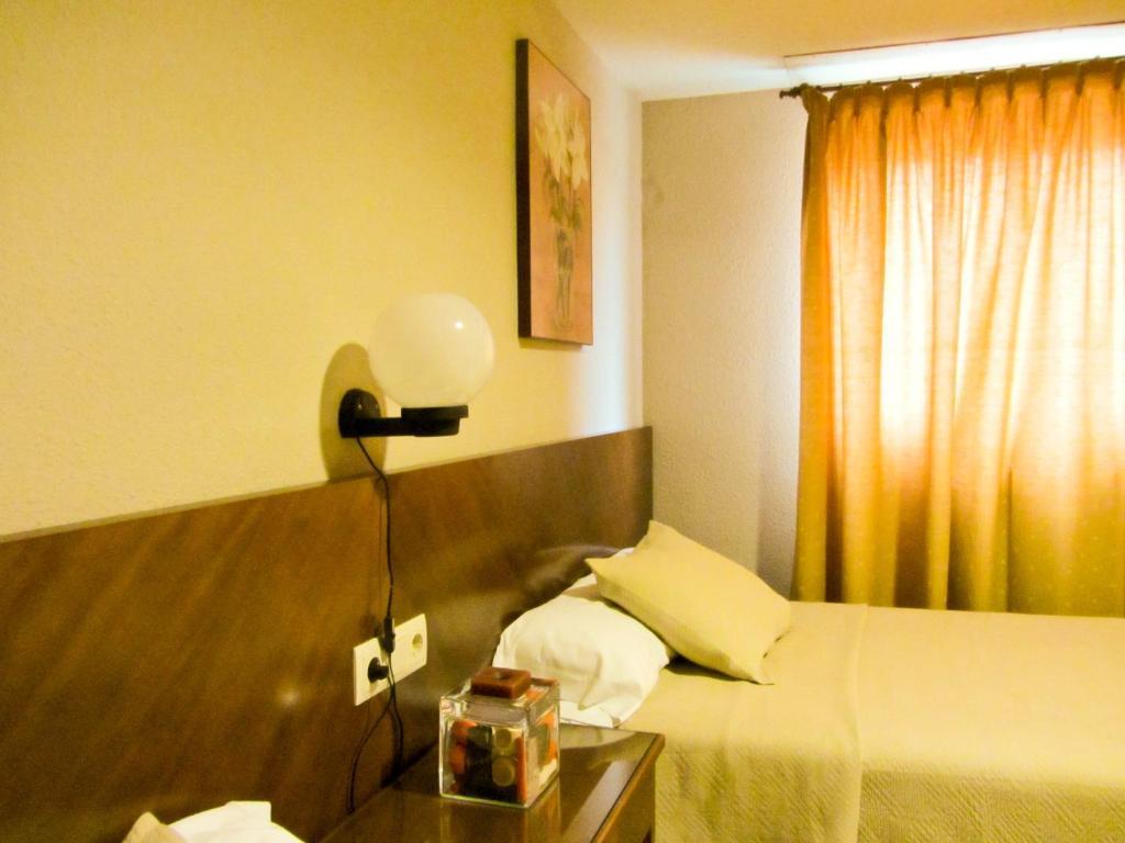 Hotel Avenida Requena Rum bild