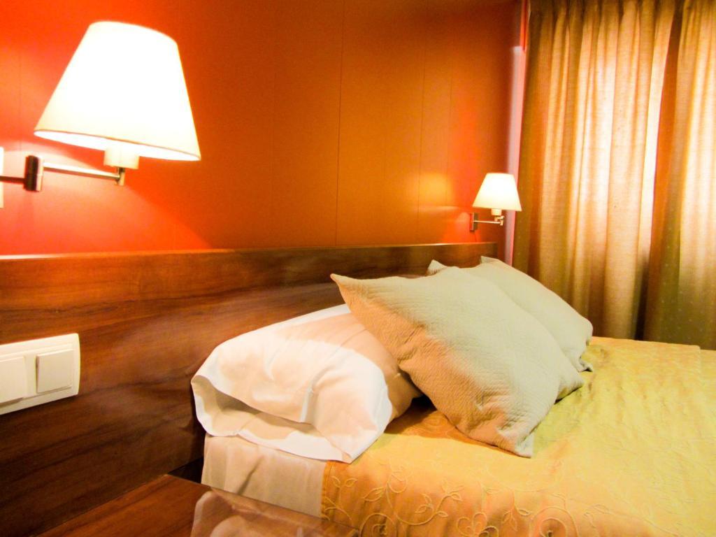 Hotel Avenida Requena Rum bild