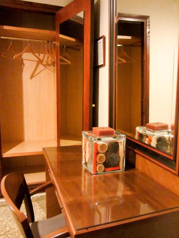 Hotel Avenida Requena Rum bild