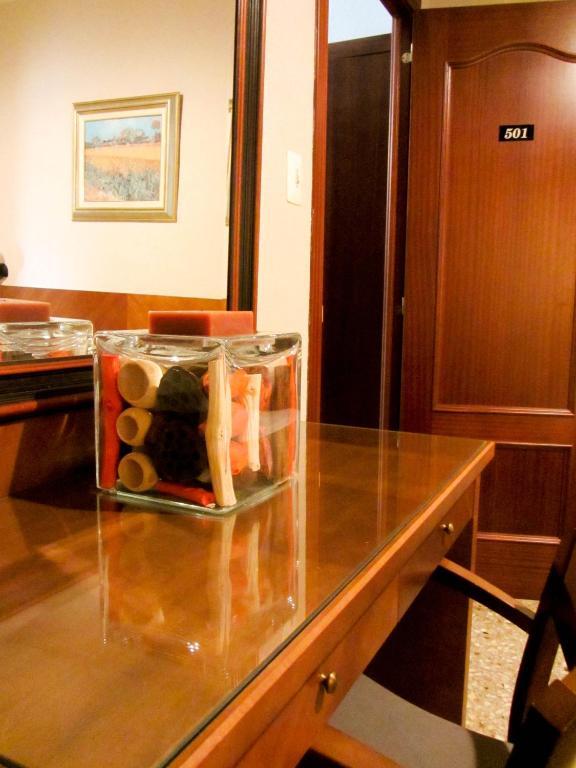 Hotel Avenida Requena Rum bild