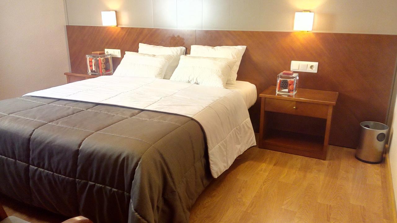 Hotel Avenida Requena Exteriör bild