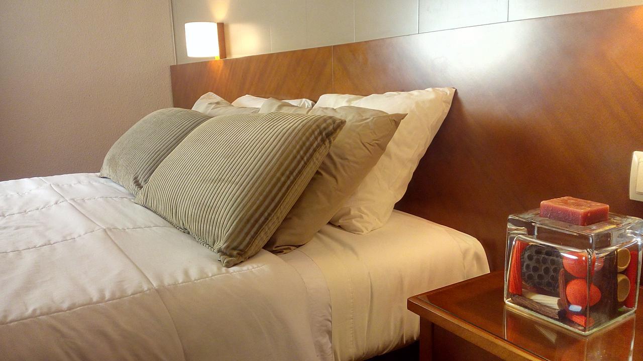 Hotel Avenida Requena Exteriör bild