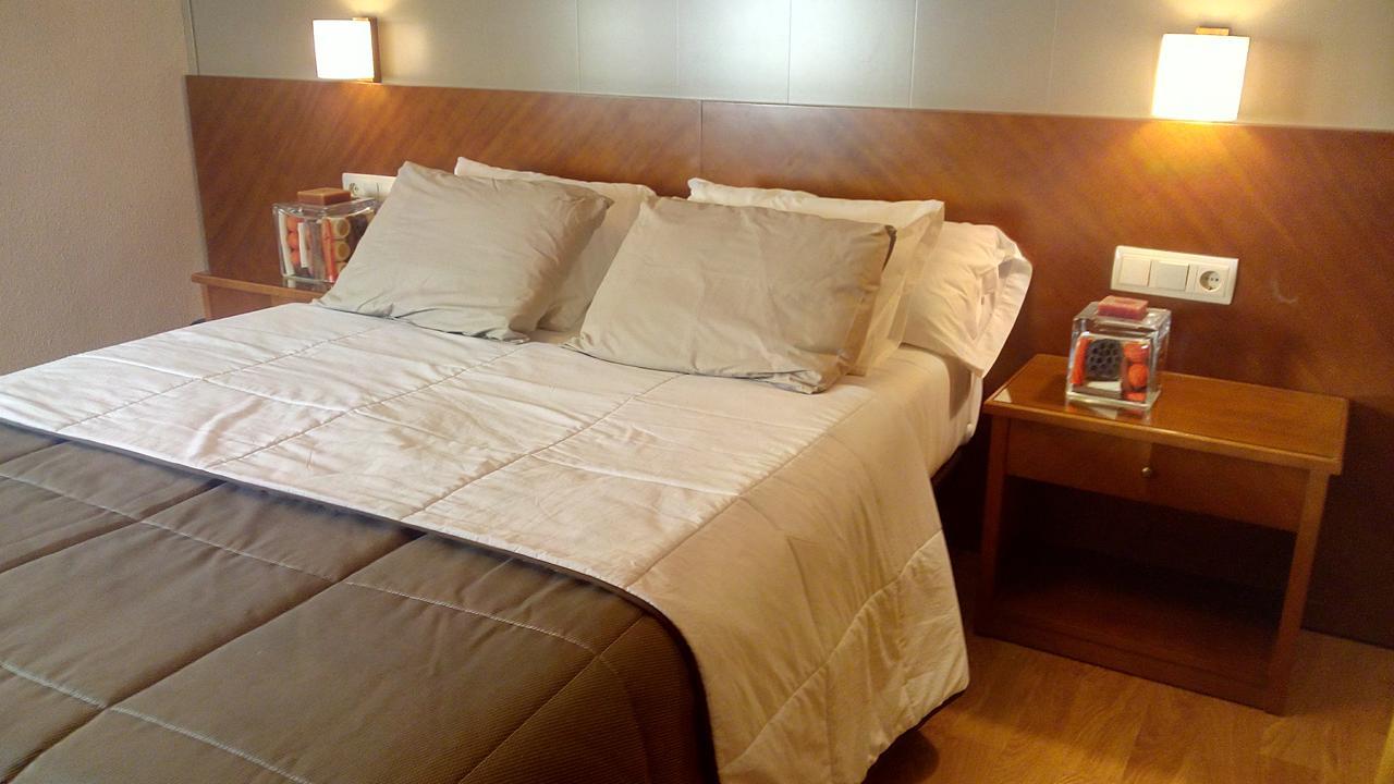 Hotel Avenida Requena Exteriör bild